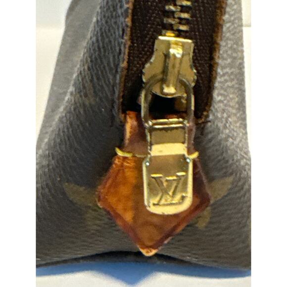 Louis Vuitton Monogram Pouch with LV Dustbag - Picture 3 of 17